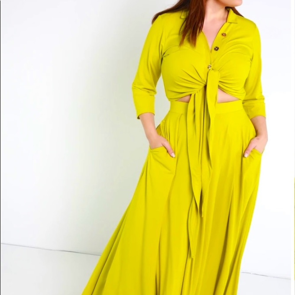 Plus size 2 piece skirt outfit.